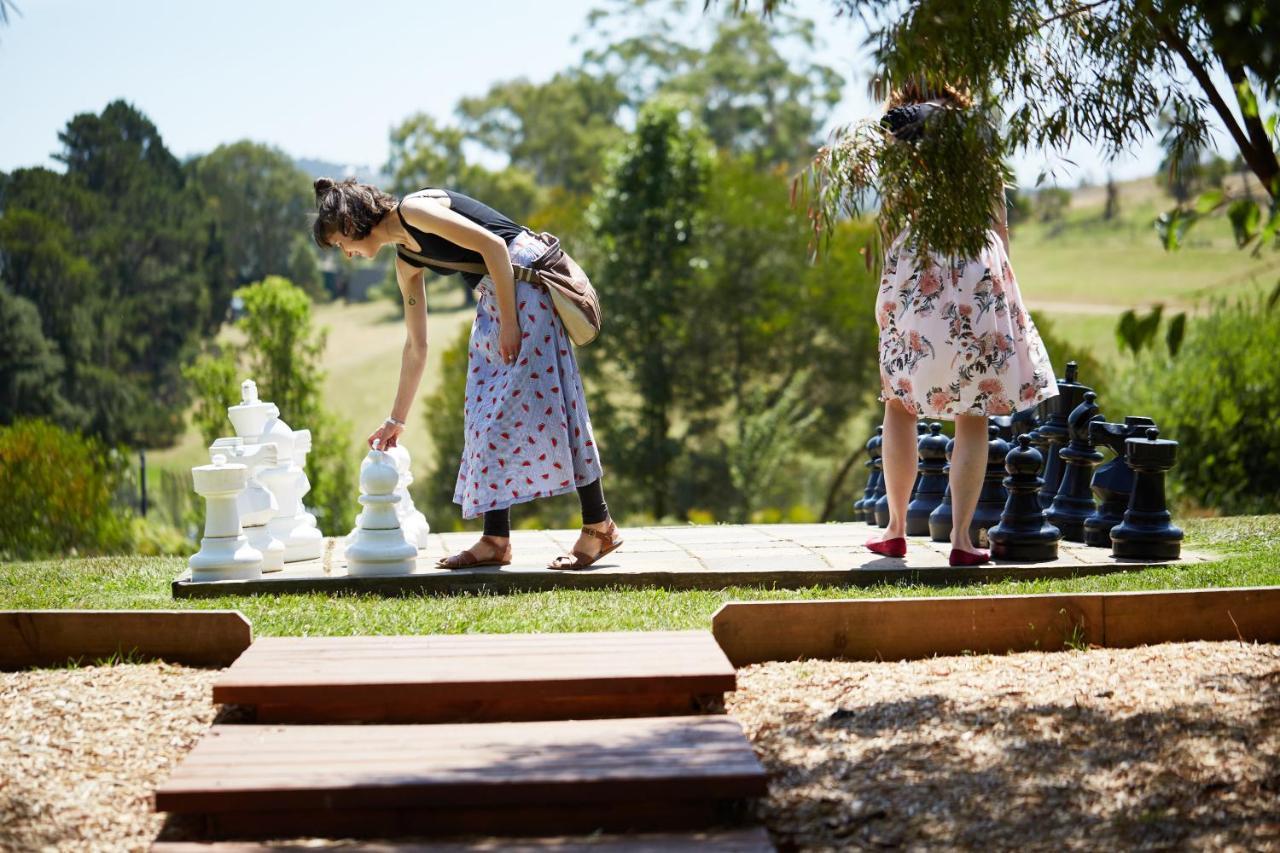 Balgownie Estate Yarra Valley Yarra Glen Esterno foto The giant chess set at the Hunter Valley Gardens