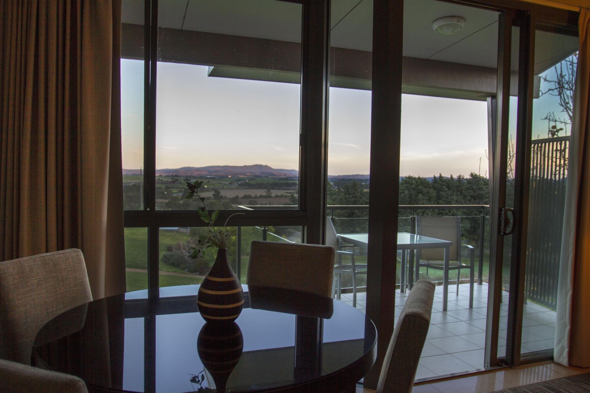 Balgownie Estate Yarra Valley Yarra Glen Esterno foto A view of the Gold Coast hinterland from a resort apartment